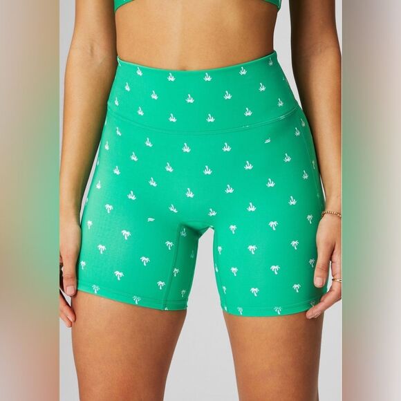 Motion 365+ Fabletics NWOT Green Palm Tree Print Biker Shorts - M - Picture 1 of 10